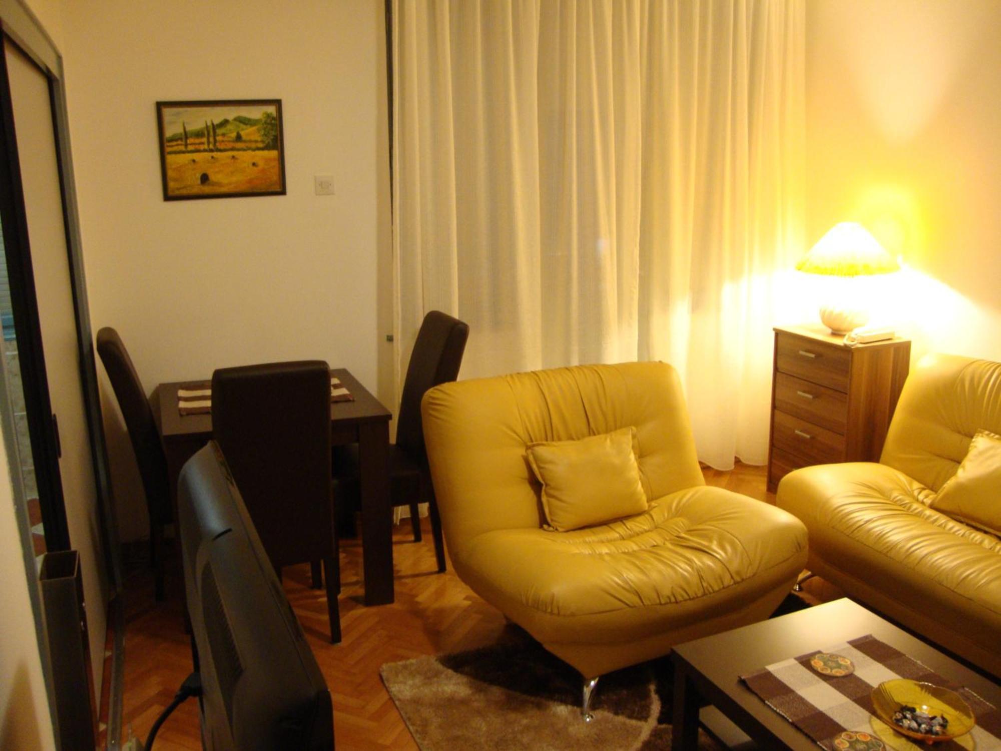 Centre Point Apartment Подгорица Стая снимка